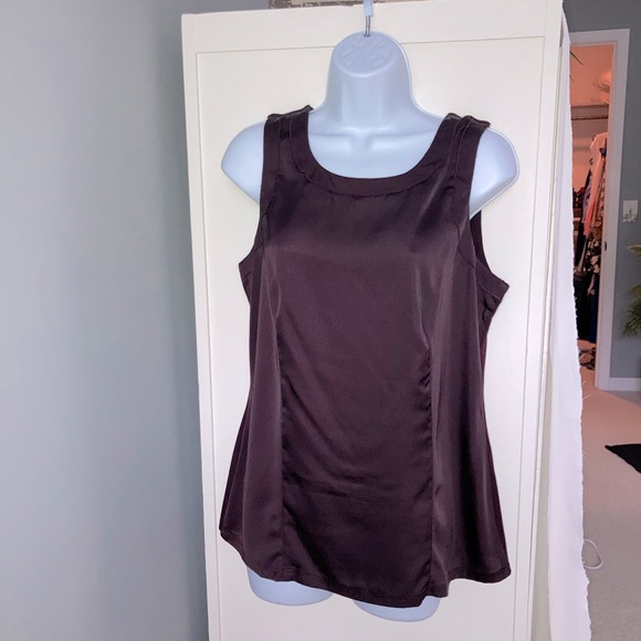 PERFECT layering piece for FALL😍 Ann Taylor Sleeveless Top - Medium - Picture 2 of 7